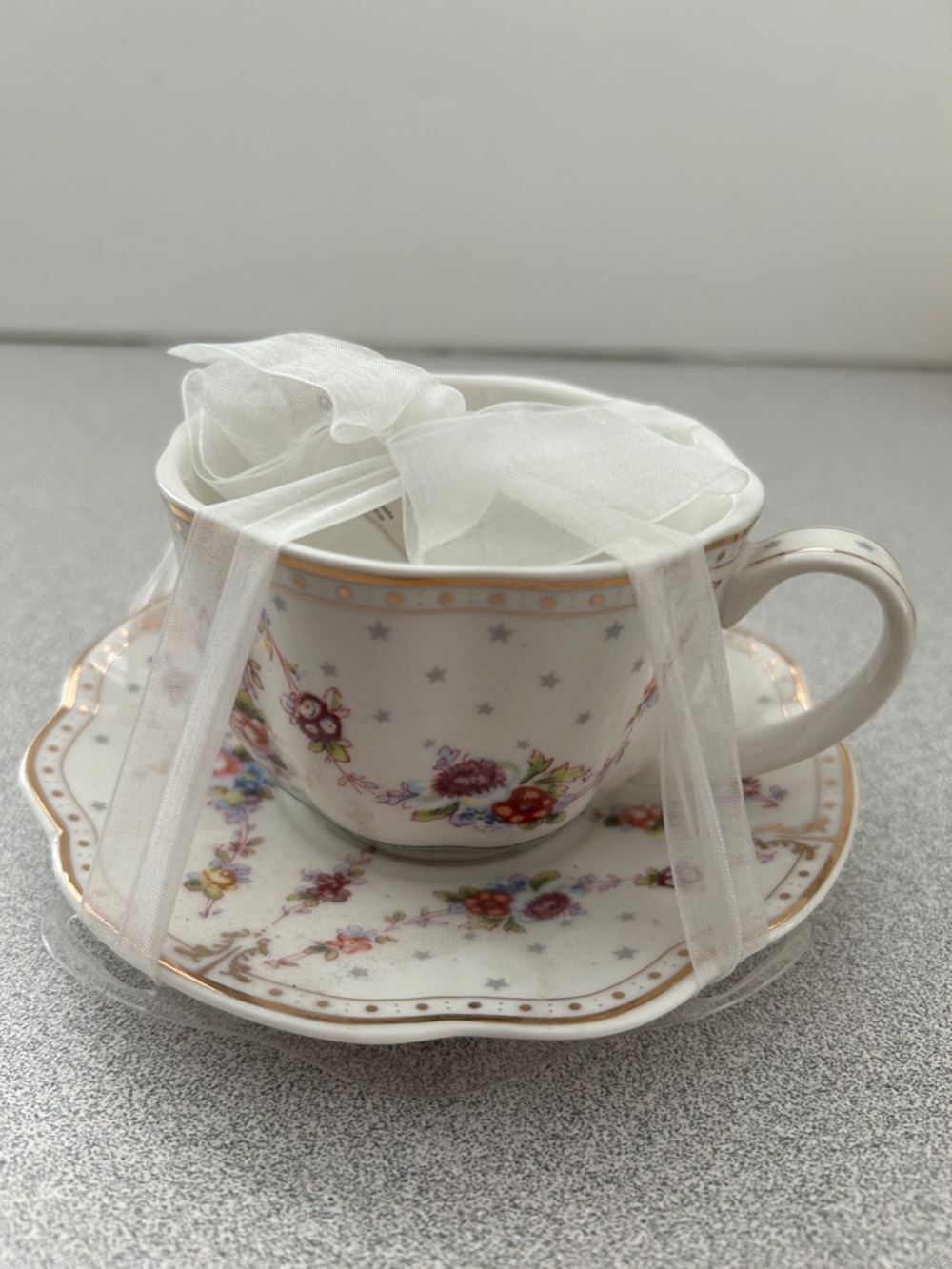 Scallop Design White Floral Porcelain Teacup and Saucer Set with Gold Trim- NWT